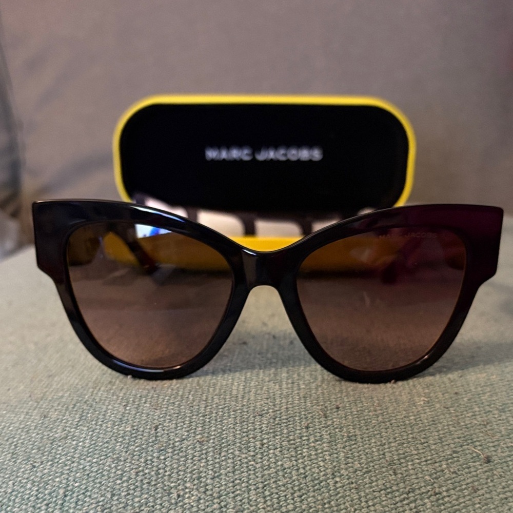 Marc Jacobs Elegant Black Sunglasses